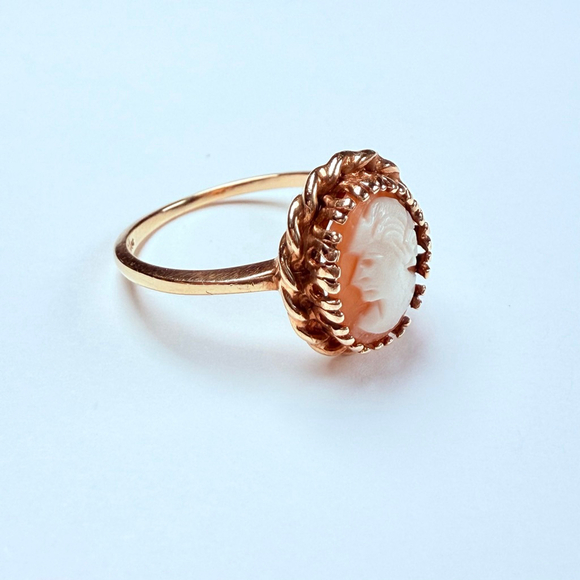 Estate Romany 10K Solid Yellow Gold Oval Muse Portrait Cameo Shell Vintage Ring - Picture 2 of 10